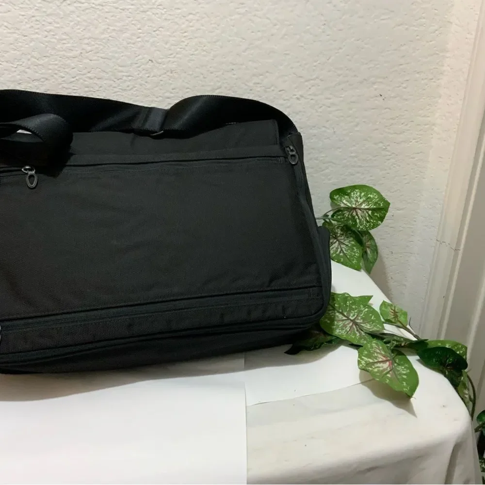 TUMI Crossbody Messenger Laptop Bag Flap 6507 D Black nylon